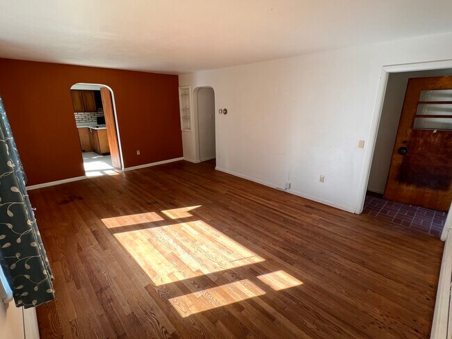 Photo - 1918 Madison St