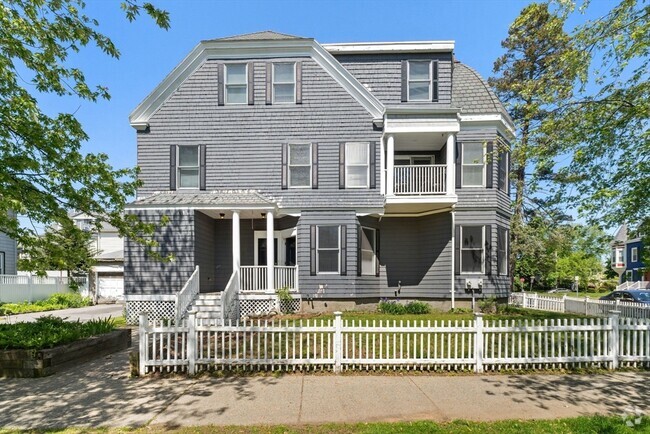 Building Photo - 179 Ocean St Unit 1 Rental