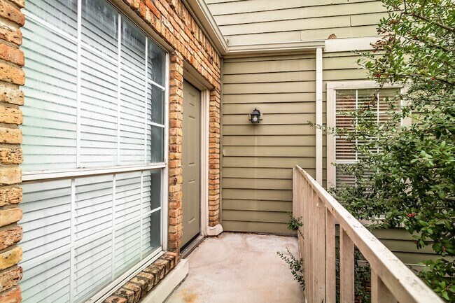 Photo - 7151 Gaston Ave Unit 1105