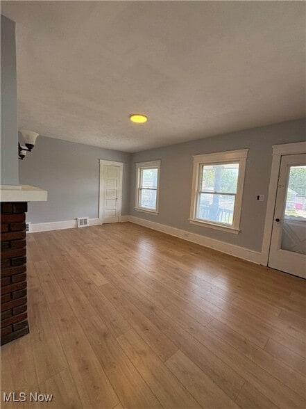 Photo - 946 E 79th St Unidad 2