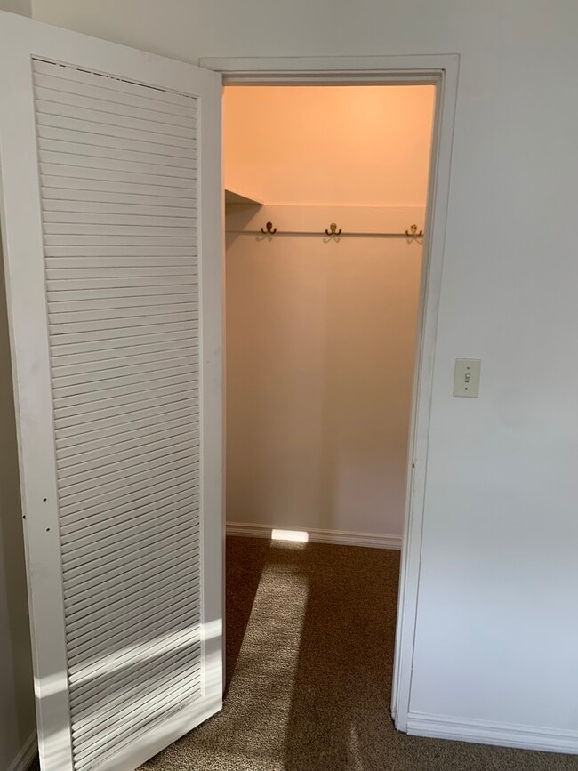 Photo - 913 W Walnut Ave