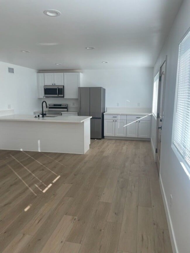 Photo - 632-638 Iris Drive Unidad 638
