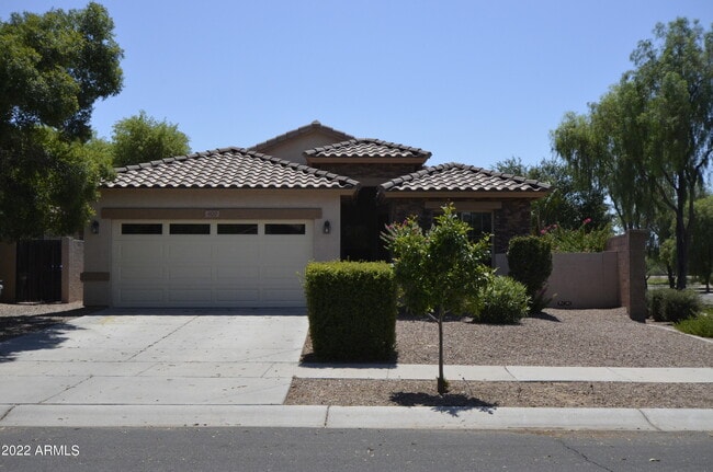 Building Photo - 4100 S Vineyard Ave