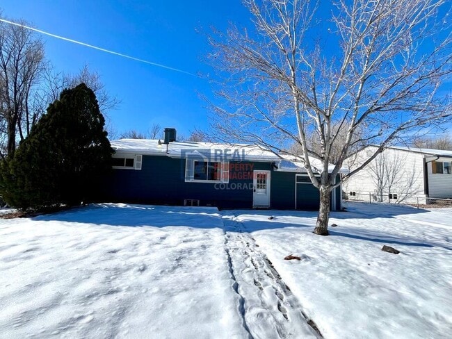 Photo - 324 Davie Dr