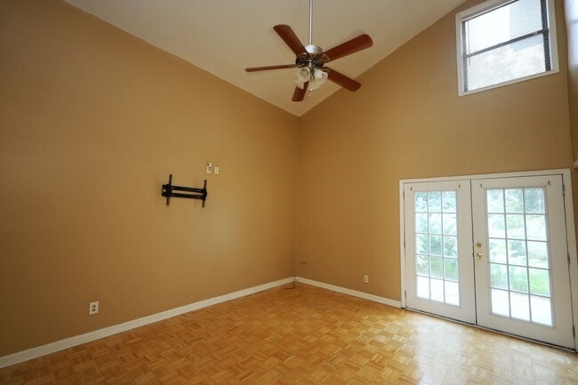 Photo - 5 Crestwood Cir