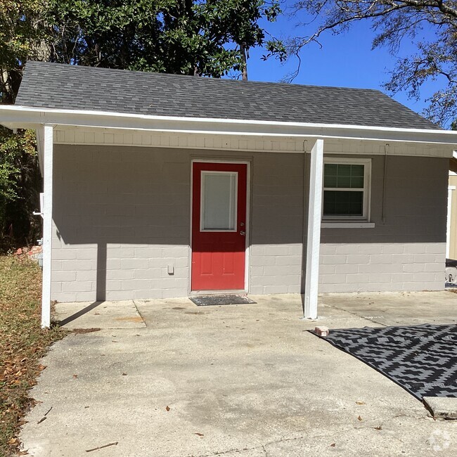 Front of unit - 110 W 6th St Rental