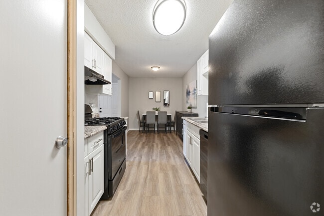 Standard 3BR, 2BA - 1,012SF - Kitchen