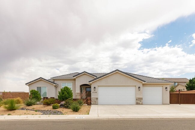 Custom 4 bedroom Single Story. Crimson Cli... - Custom 4 bedroom Single Story. Crimson Cli... House