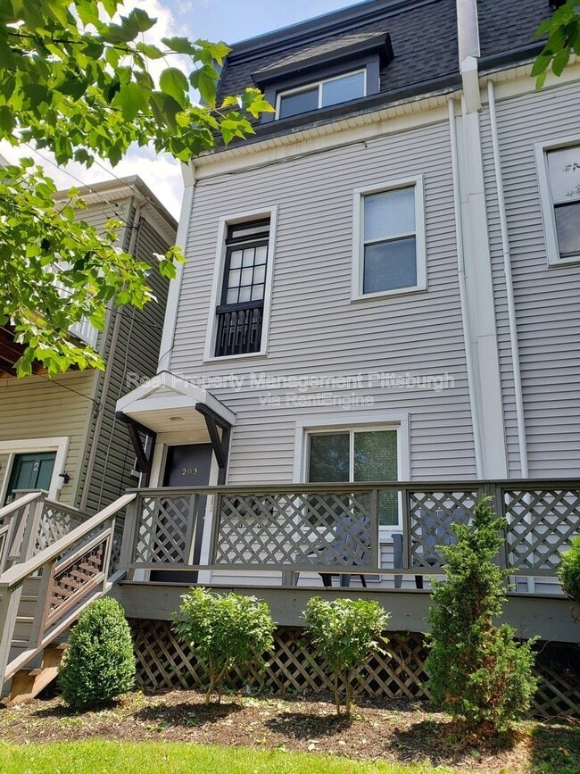 Building Photo - 203 Lehigh Ave Unit 2