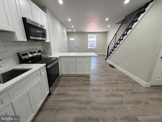 Photo - 2310 Tasker St