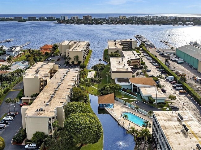 Building Photo - 200 Waterway Dr S Unit 303