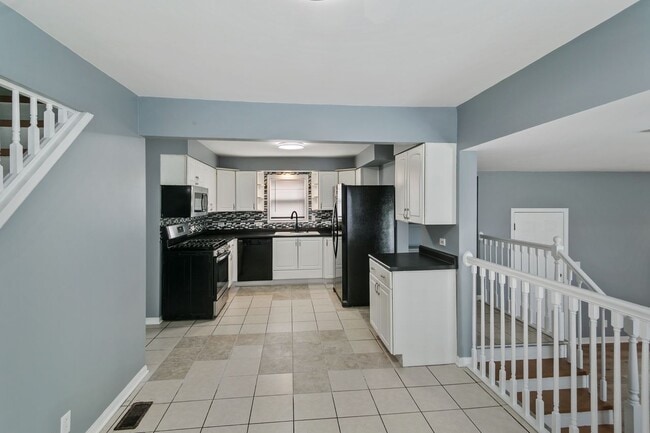 Photo - 14500 Sawyer Ave