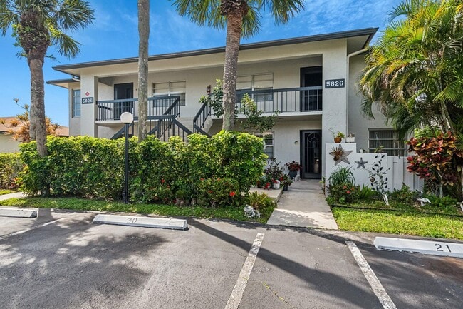 Building Photo - 5826 Areca Palm Ct Unit D
