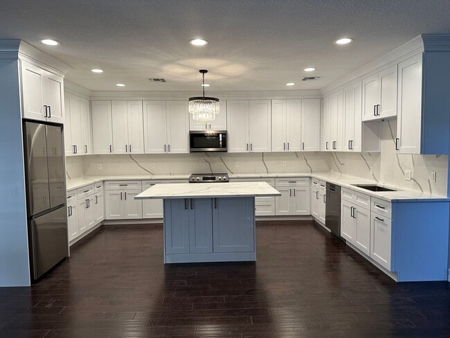 Photo - 1115 Damask St