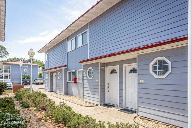 Building Photo - TDY & Snow Birds 2/1.5! Unit #90