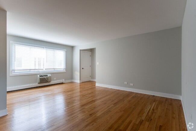 Building Photo - Must see 2 bedroom apartment in Rogers Par... Unit 2W