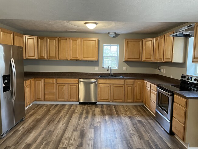 Building Photo - 20760 Poplar Ridge Rd Unit B