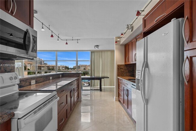 Photo - 2000 Atlantic Shores Blvd Unit 420