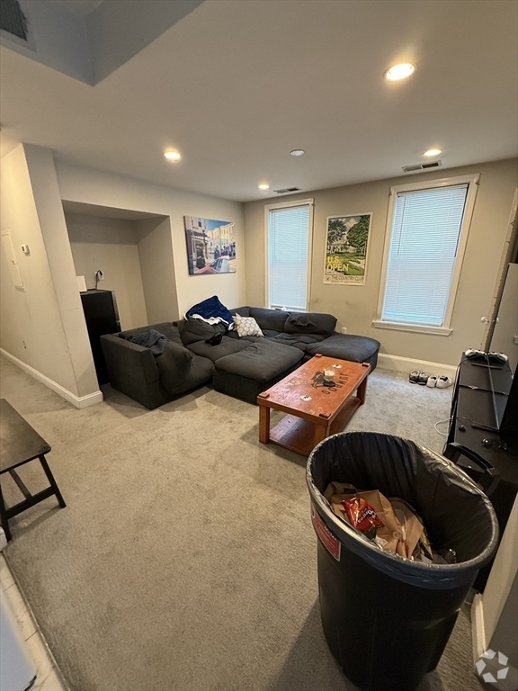 Building Photo - 190 L St Rental