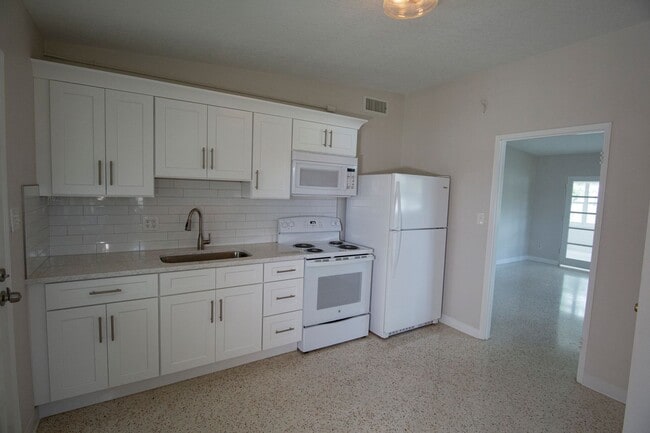 Photo - 2510 Roxbury Rd