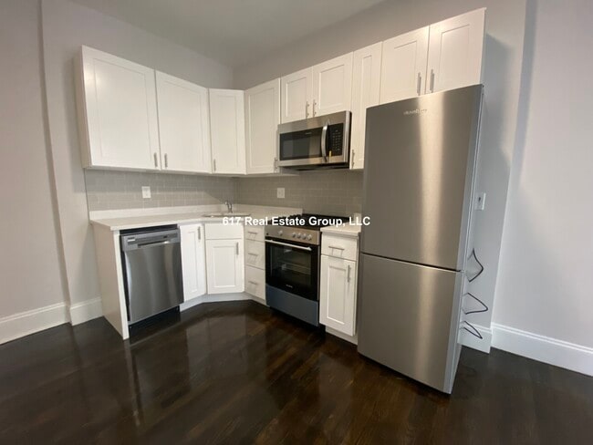Building Photo - 24 Clearway St Rental