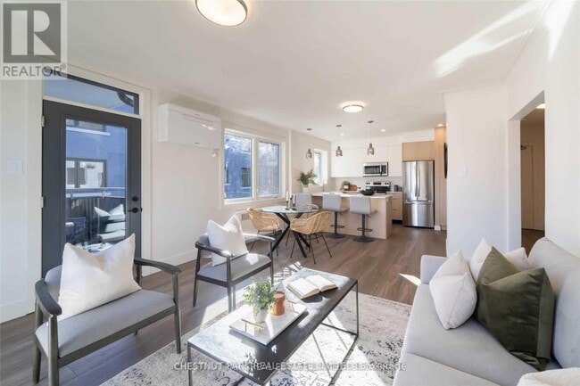 Photo - 1472 Avenue Rd