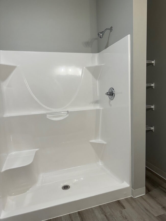 1 Bedroom Bathroom (upstairs units have bathtubs)