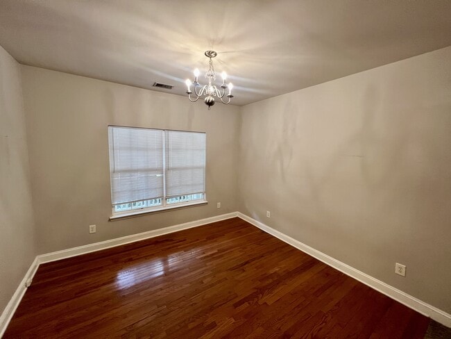 Photo - 104 Heatherlock St