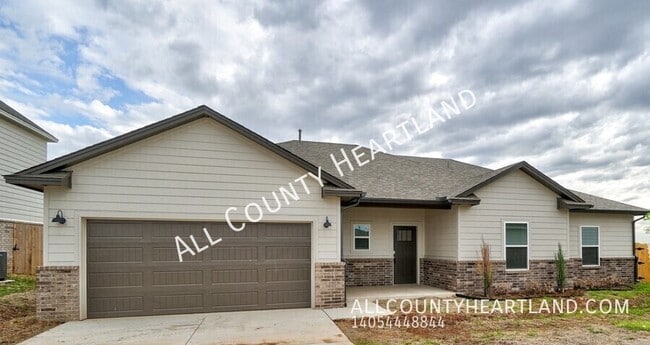 Building Photo - 528 NW 175th St