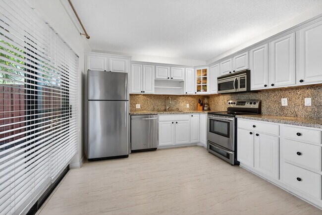 Photo - 1525 Augusta Cir