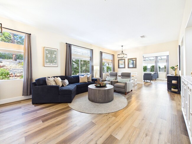 Building Photo - Elegant Fully Furnished 3-Bedroom 2-Bath Retreat in Summerlin