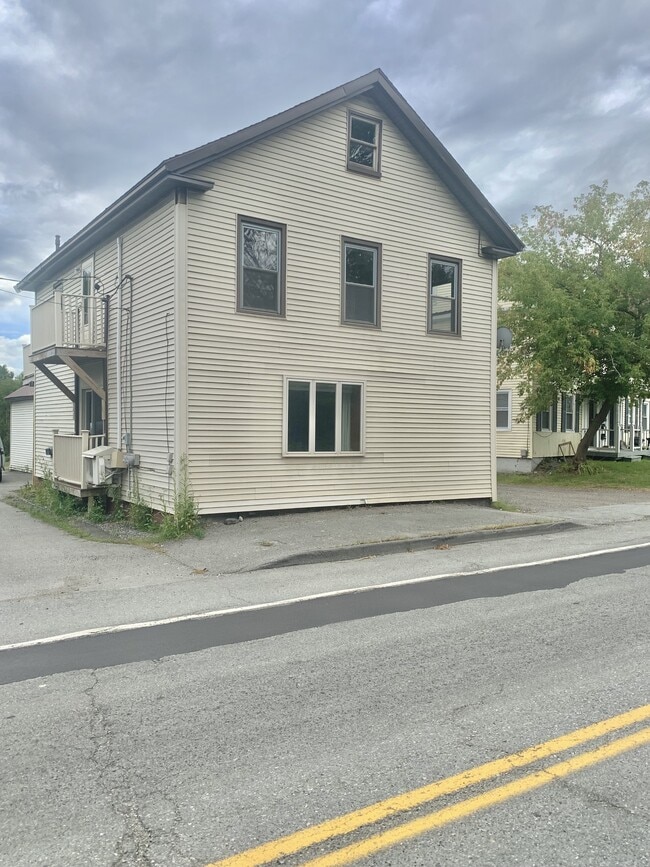 Photo - 570 S Main St House