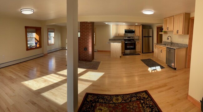 Main room - 310 Wadleigh Falls Rd Unidad #3