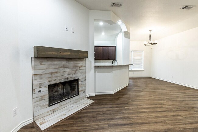 Photo - 1707 100th St