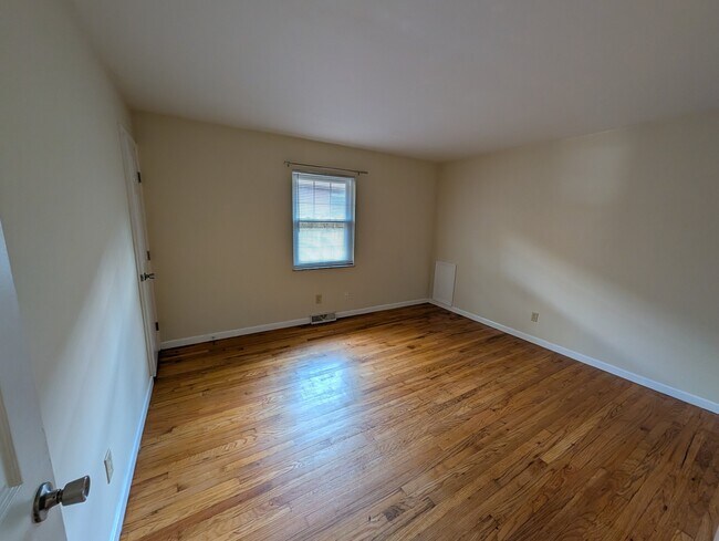 Photo - 885 E N Broadway St