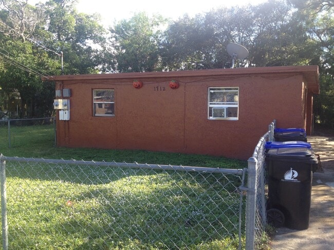 Building Photo - 1712 NW 8th Pl Unit 1