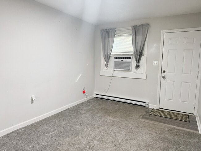 Photo - 2252 Reuben St