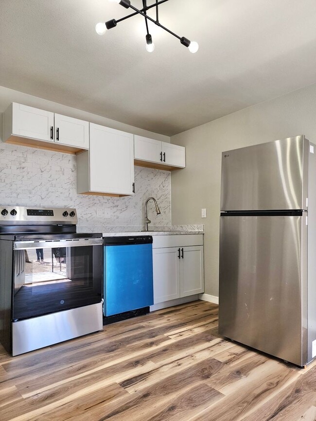 Photo - 1001 E 2nd St Unidad Duplex