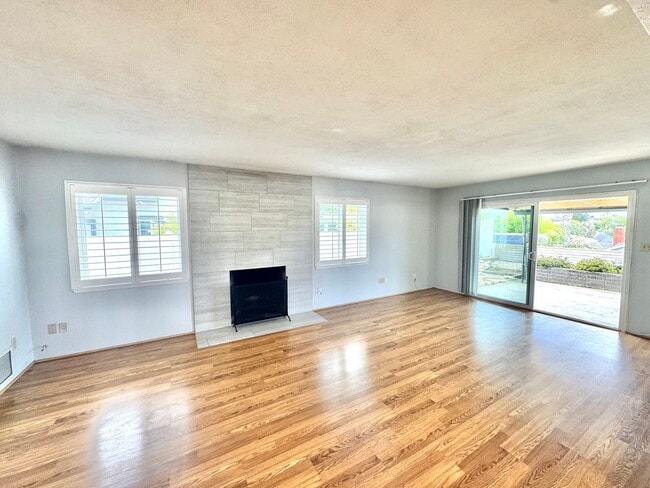 Photo - Beautiful 3bd/2ba HOUSE in Clairemont Mesa! 2-car Garage, AC, laundry, patio, VIEWS!