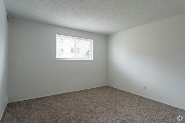 2BD 1BA 920 sq. ft.