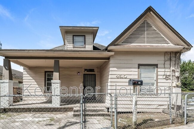 Photo - 4610 Schroeder St
