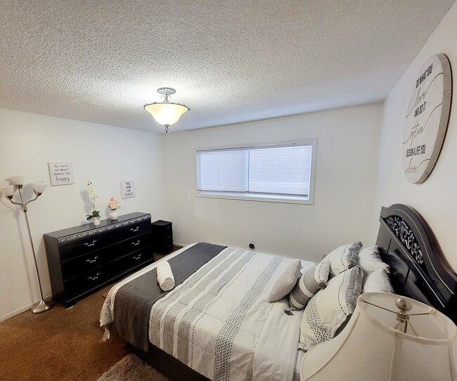 Building Photo - 301 E 46th Ave Unit 4 Rental