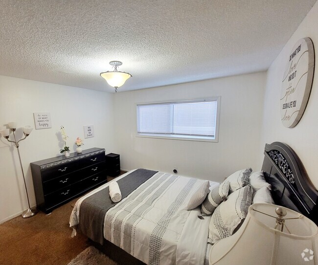 Building Photo - 301 E 46th Ave Unit 4 Rental