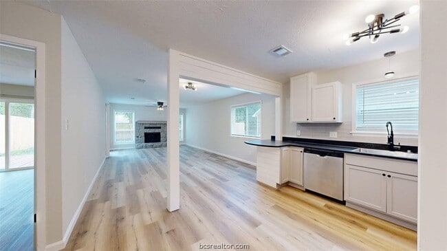 Photo - 1112 Airline Dr