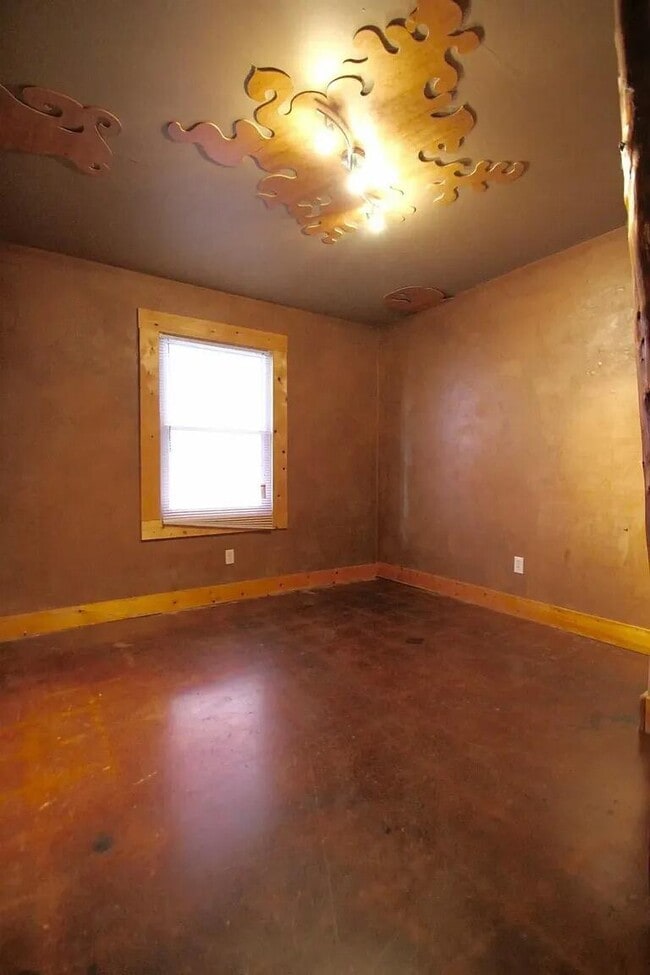 Photo - 557 N Limestone Unit 1