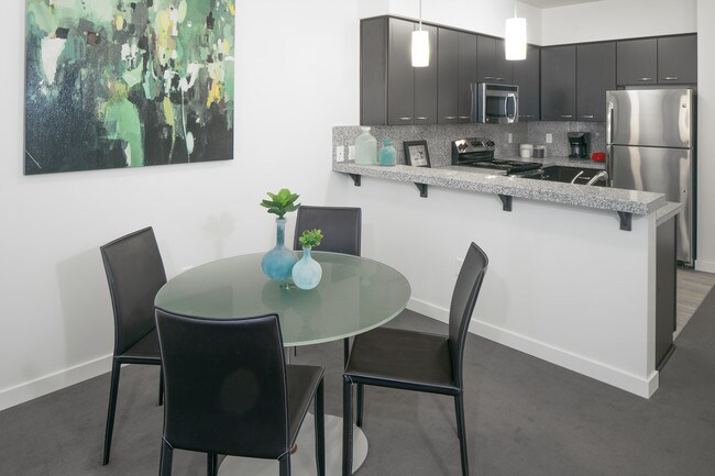 Dining Area - Glendoveer Woods Apartments