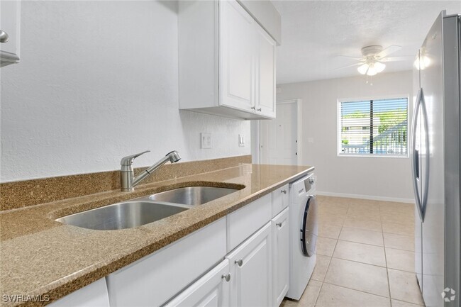 Building Photo - 4635 Bayshore Dr Unit P4 Rental