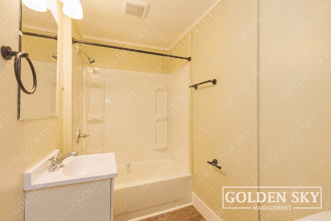 Photo - 407 N Plum St