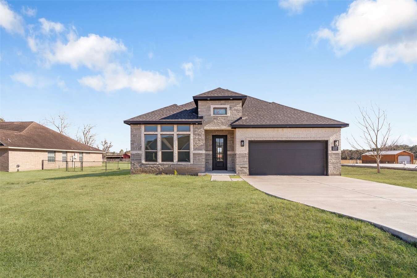 Photo - 208 Silverleaf Rd