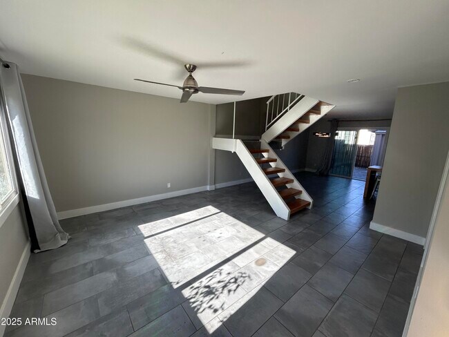 Photo - 2927 E Fairmount Ave